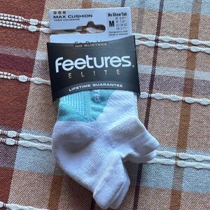 Unisex Feetures Elite Max Cushion No Show Tab Socks